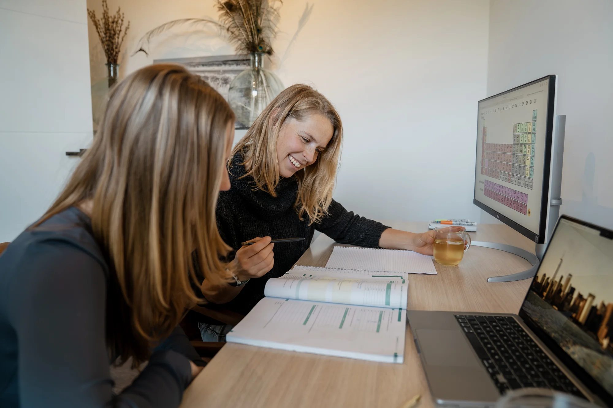 Marise geeft persoonlijke bijles aan een leerling